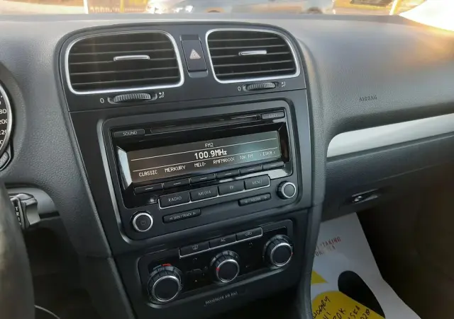 VOLKSWAGEN Golf VI 1.6 Comfortline