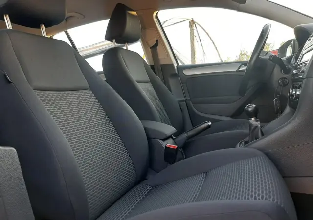 VOLKSWAGEN Golf VI 1.6 Comfortline