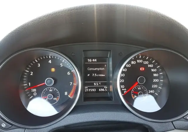 VOLKSWAGEN Golf VI 1.6 Comfortline