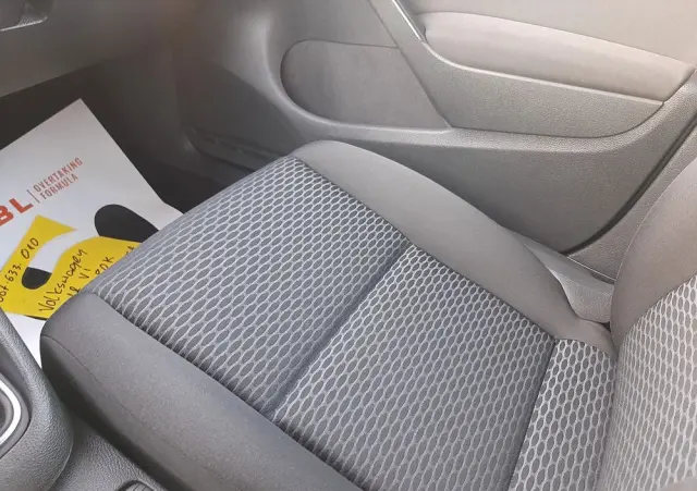 VOLKSWAGEN Golf VI 1.6 Comfortline