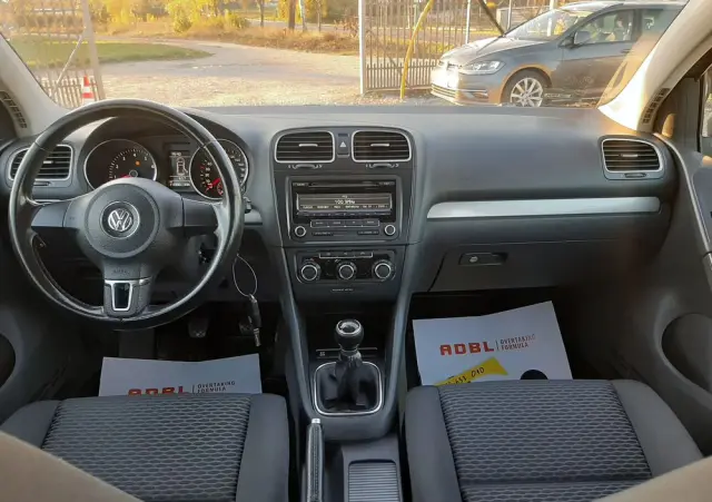 VOLKSWAGEN Golf VI 1.6 Comfortline