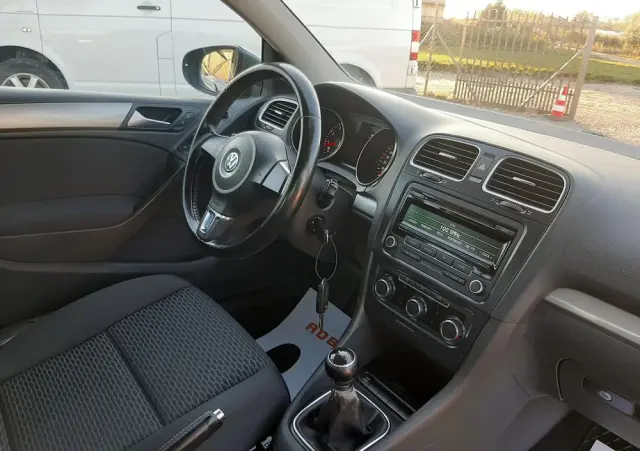 VOLKSWAGEN Golf VI 1.6 Comfortline