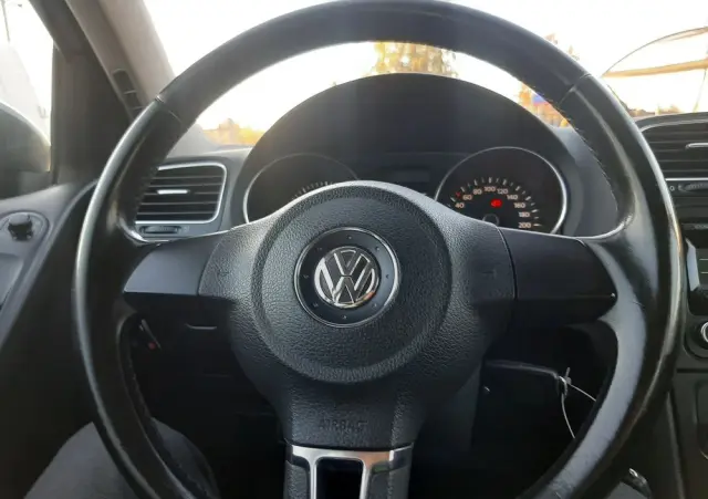 VOLKSWAGEN Golf VI 1.6 Comfortline