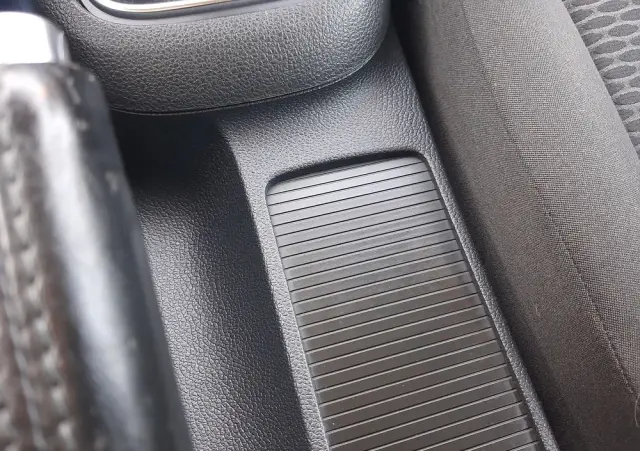 VOLKSWAGEN Golf VI 1.6 Comfortline