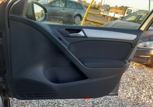 VOLKSWAGEN Golf VI 1.6 Comfortline