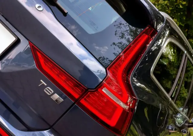 VOLVO V60 T8 AWD Twin Engine Geartronic Inscription