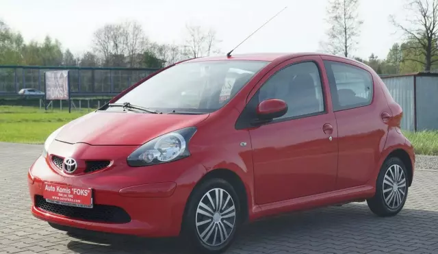 TOYOTA Aygo 1.0i 12V (67 KM)