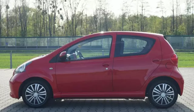 TOYOTA Aygo 1.0i 12V (67 KM)
