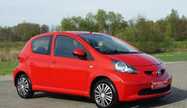 TOYOTA Aygo 1.0i 12V (67 KM)