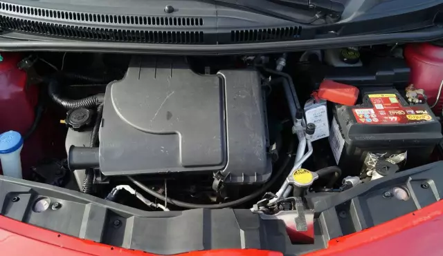 TOYOTA Aygo 1.0i 12V (67 KM)