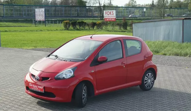 TOYOTA Aygo 1.0i 12V (67 KM)