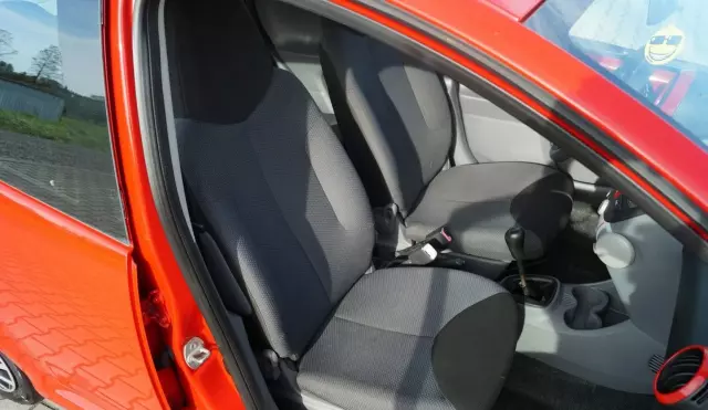 TOYOTA Aygo 1.0i 12V (67 KM)