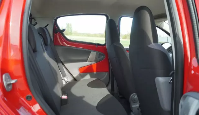 TOYOTA Aygo 1.0i 12V (67 KM)