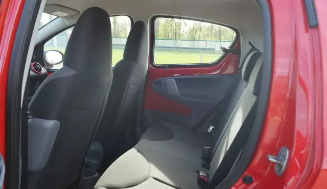 TOYOTA Aygo 1.0i 12V (67 KM)