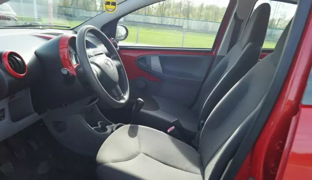 TOYOTA Aygo 1.0i 12V (67 KM)