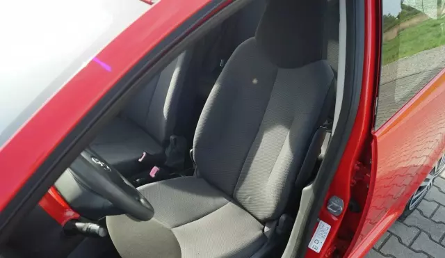 TOYOTA Aygo 1.0i 12V (67 KM)