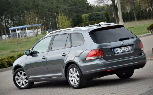 VOLKSWAGEN Golf 