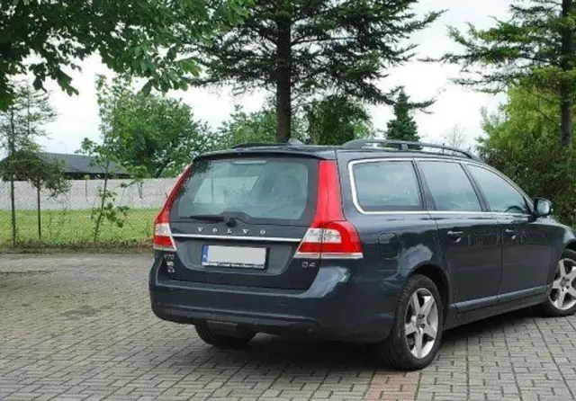 VOLVO V70 
