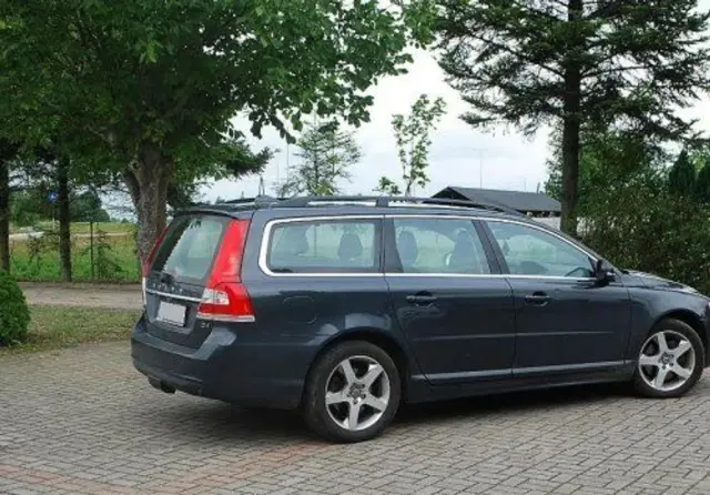 VOLVO V70 