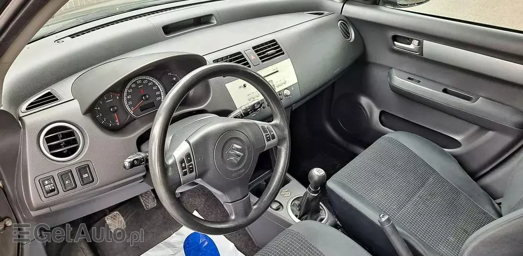 SUZUKI Swift 