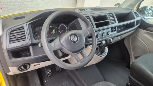 VOLKSWAGEN Transporter Multivan Edition
