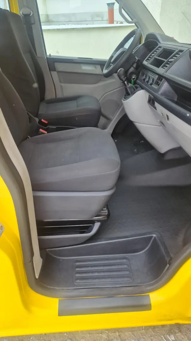 VOLKSWAGEN Transporter Multivan Edition