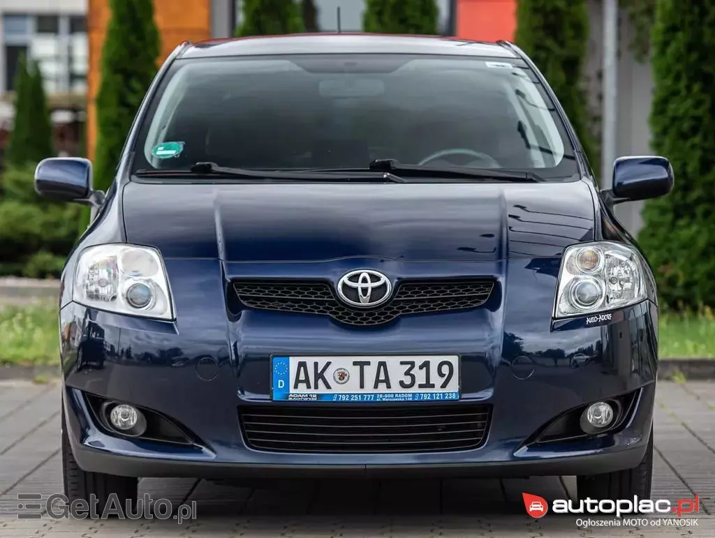 TOYOTA Auris 