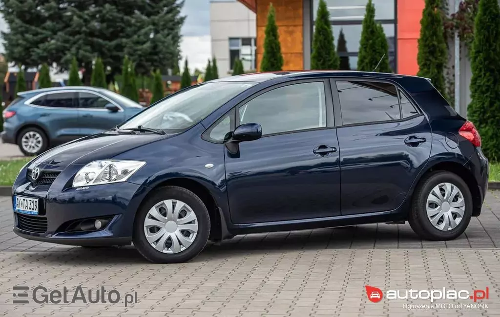 TOYOTA Auris 