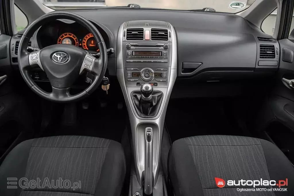 TOYOTA Auris 