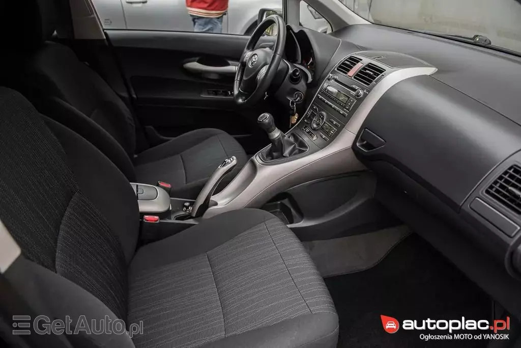 TOYOTA Auris 