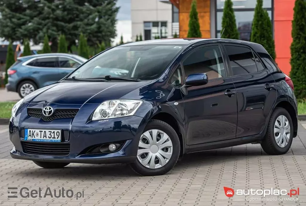 TOYOTA Auris 