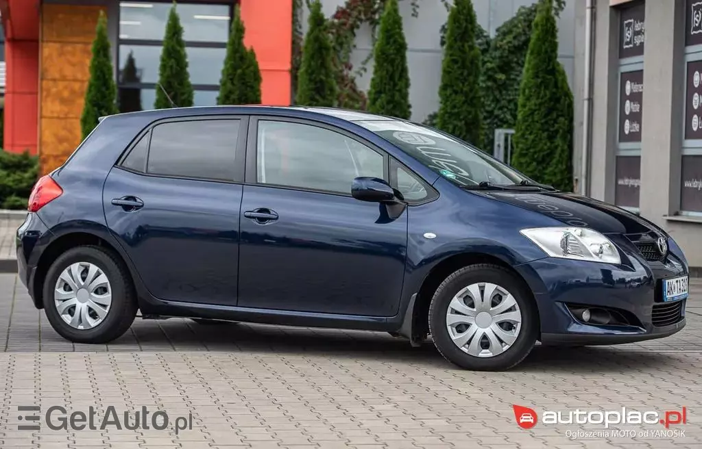 TOYOTA Auris 