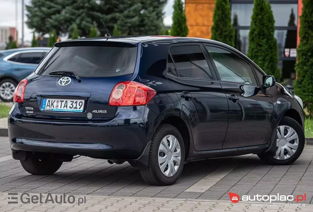 TOYOTA Auris 