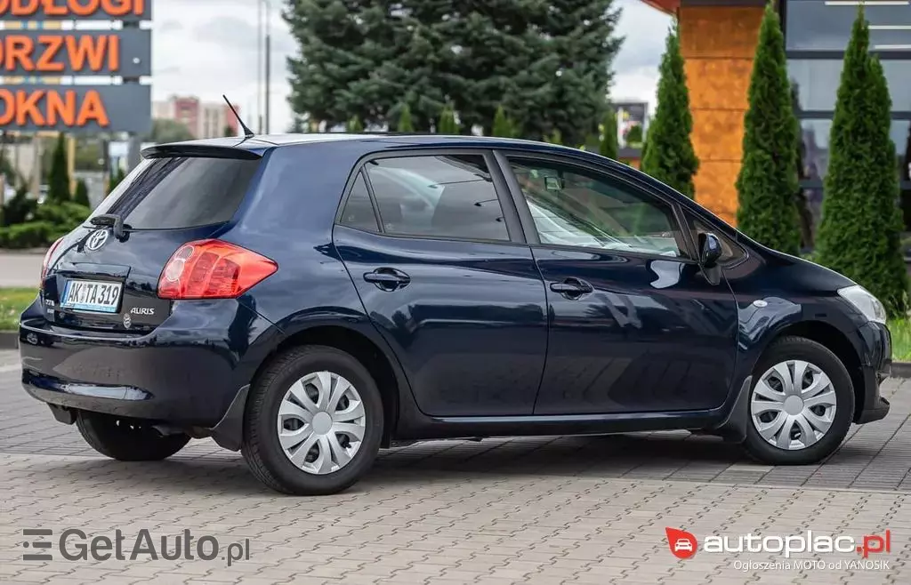 TOYOTA Auris 