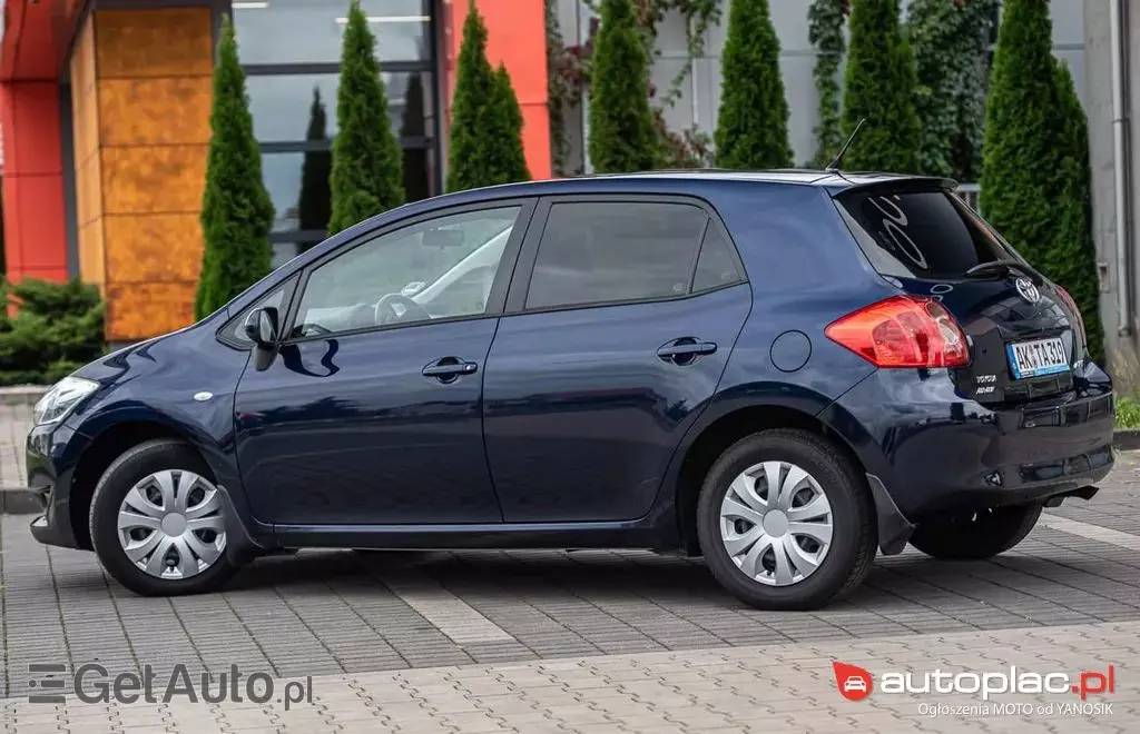 TOYOTA Auris 