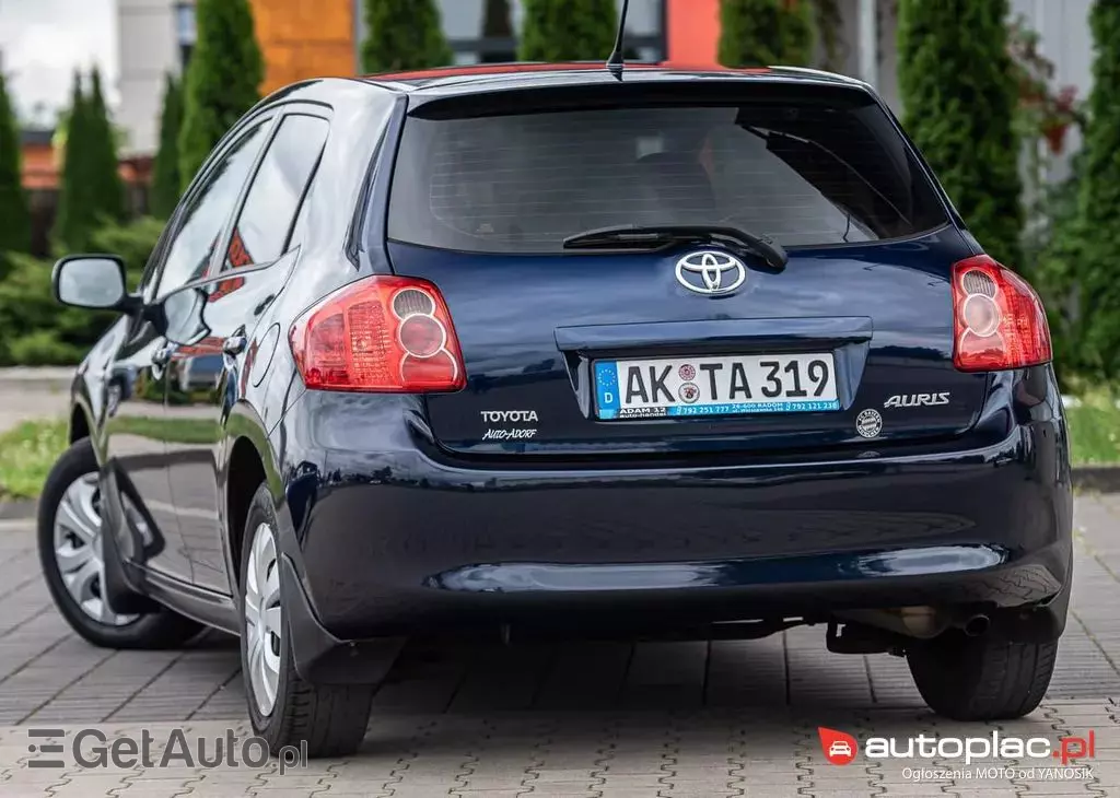 TOYOTA Auris 