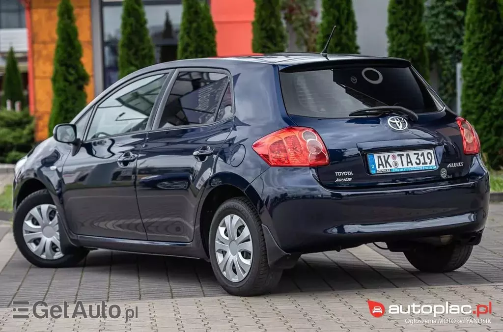 TOYOTA Auris 