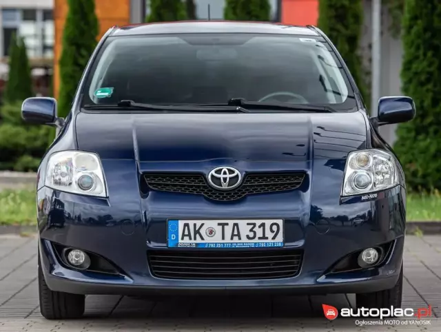 TOYOTA Auris 