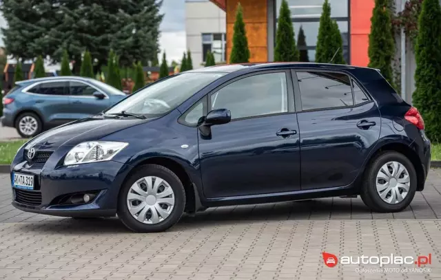 TOYOTA Auris 