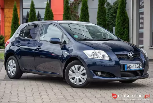 TOYOTA Auris 