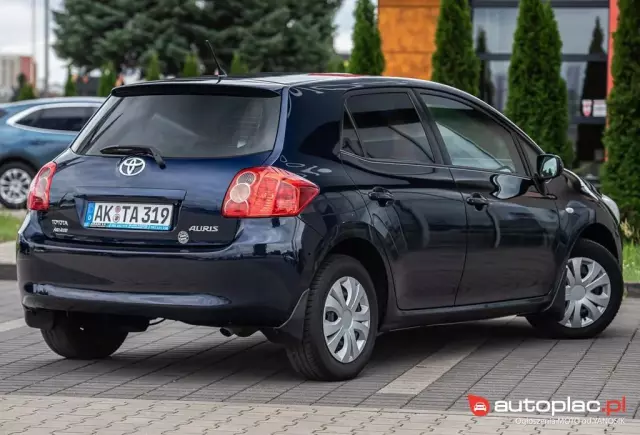 TOYOTA Auris 