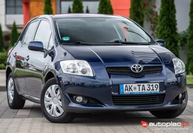TOYOTA Auris 