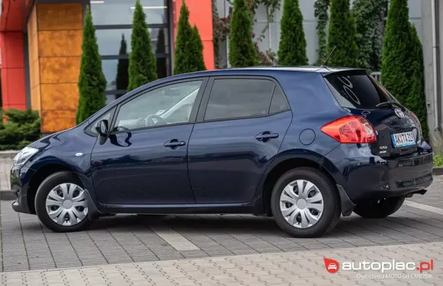 TOYOTA Auris 