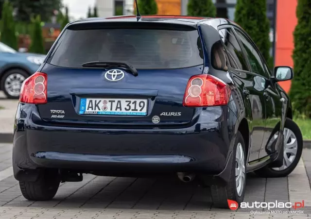 TOYOTA Auris 