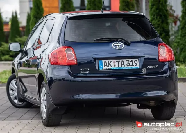 TOYOTA Auris 