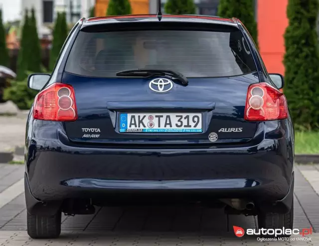 TOYOTA Auris 