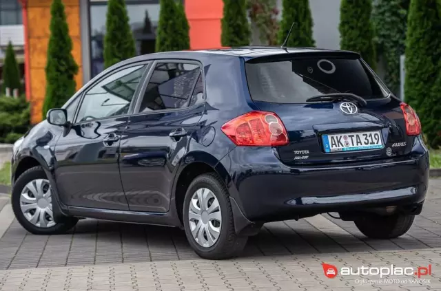 TOYOTA Auris 