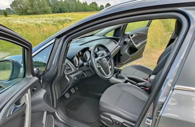 OPEL Astra 1.4 Turbo (140 KM)