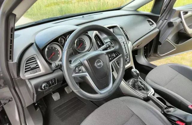 OPEL Astra 1.4 Turbo (140 KM)