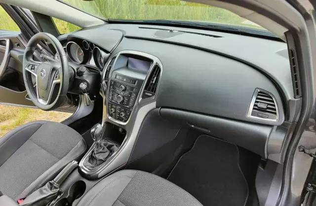 OPEL Astra 1.4 Turbo (140 KM)
